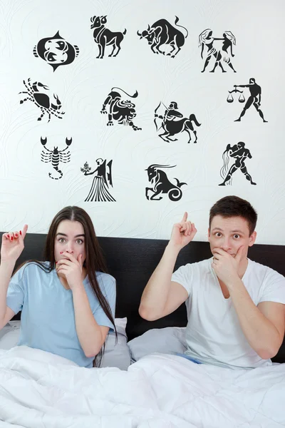 Çift Astroloji 12 burçlardan gösterilen çevrili