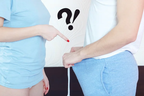 Kadın el parmak erkek genital yönde işaret