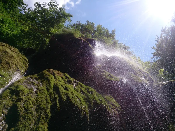 Close up van mooie en fantastische waterval in Bergen — Stockfoto