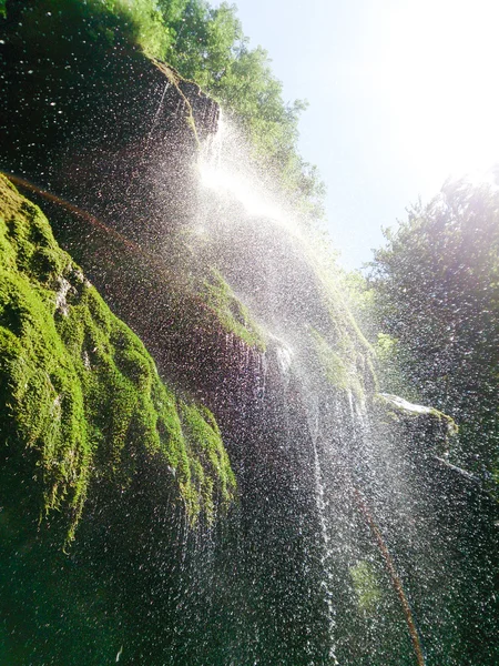 Close up van mooie en fantastische waterval in Bergen — Stockfoto