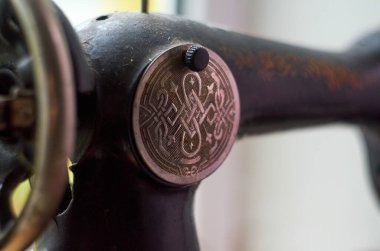 Sürücü mekanizmasına hizmet etmek için krom kapak fotoğrafı