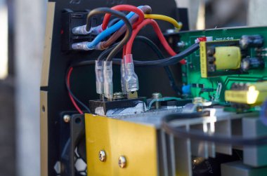 Kaynak makinesinin güç ünitesi