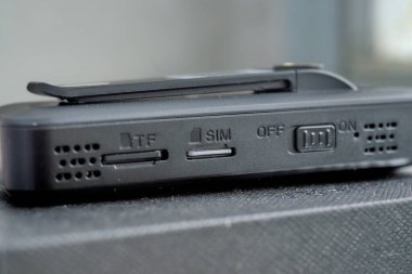 4G vücut kamerasının yan yüzey fotoğrafı