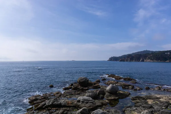 Vacker Utsikt Från Klipporna Medelhavet Stranden Den Katalanska Kusten — Stockfoto