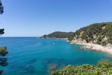 Costa Brava 'daki bir uçurumdan Akdeniz manzarası