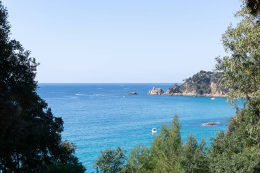Costa Brava 'daki bir uçurumdan Akdeniz manzarası