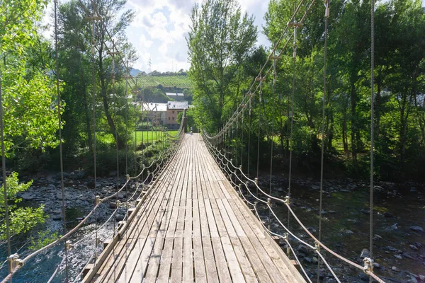 Ponte Sospeso Legno Funi Acciaio Sul Fiume Noguera Pallaresa — Foto Stock