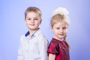 Portre sevimli küçük erkek ve kız