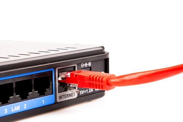 Internet kabel podłączony do routera — Zdjęcie stockowe