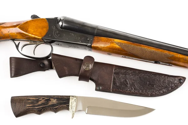 Carabina de caza, cuchillo y funda de cuero — Foto de Stock