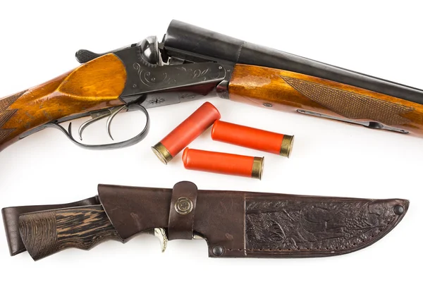Jachtgeweer met cartridges en mes in geval Stockfoto