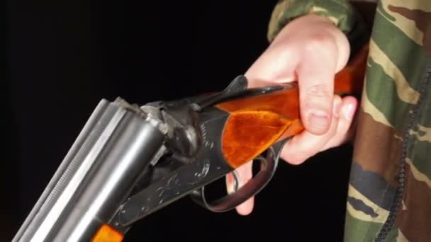 Close up of loading and unloading hunting rifle — Stock Video