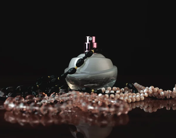 Perfume y perlas — Foto de Stock