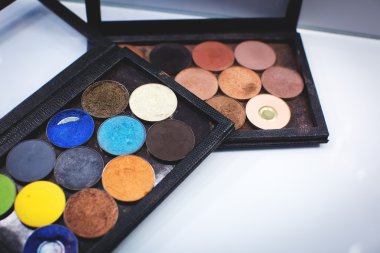 Renkli göz farı paleti. Makyaj arkaplanı