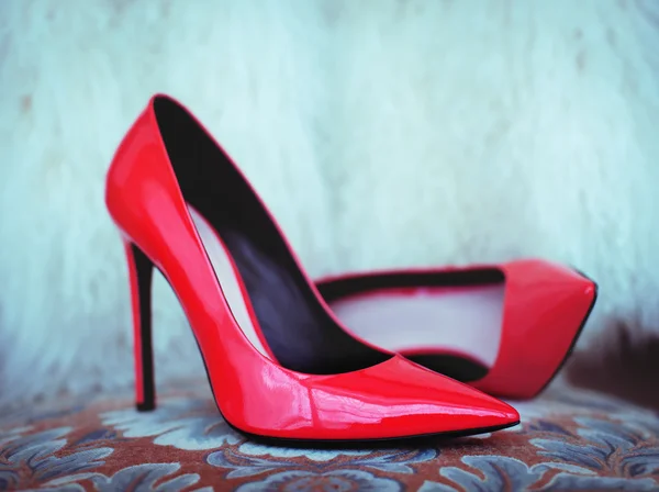 Rote Damenschuhe — Stockfoto