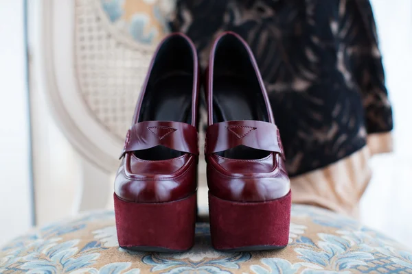 Женские красные каблуки — стоковое фото