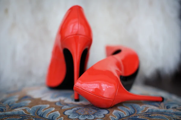 Ženské červené podpatky — Stock fotografie