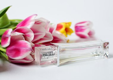 Parfüm ve laleler