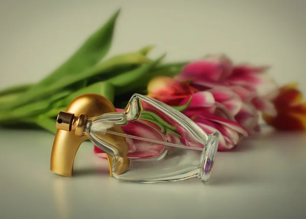 香水と花 — ストック写真