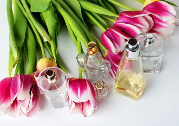 Parfum en bloemen — Stockfoto