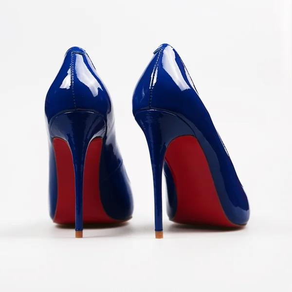 Mavi ayakkabılar beyaz arkaplanda izole edilmiş — Stok fotoğraf