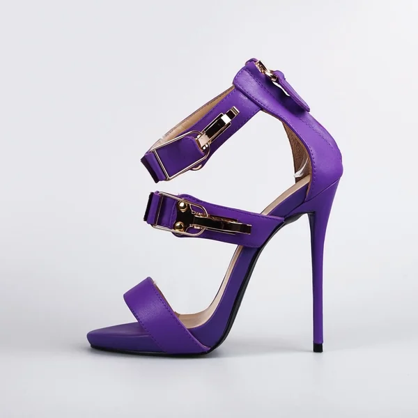 紫色女鞋子 — 图库照片