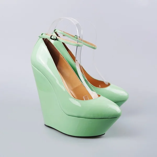 ファッション概念で緑の女性の靴 — ストック写真