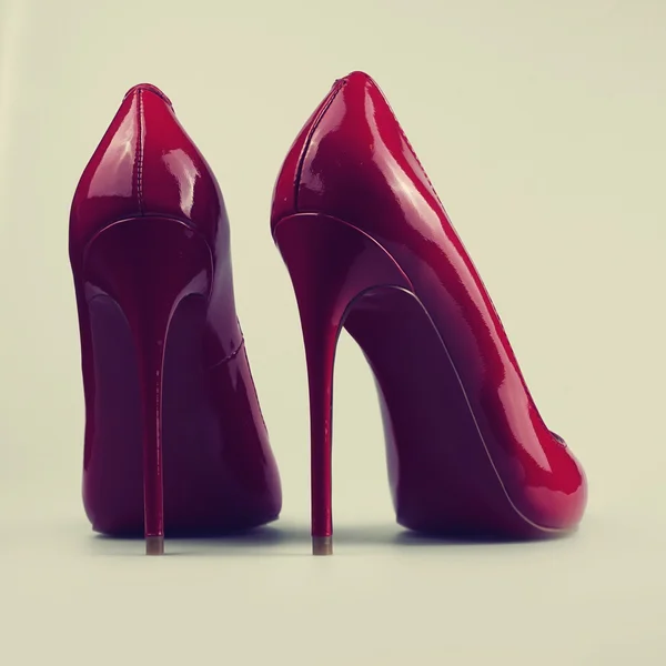 Červené boty izolované na bílém pozadí — Stock fotografie
