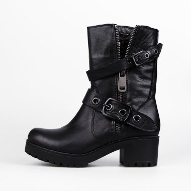 beyaz üzerine bej topuklu 