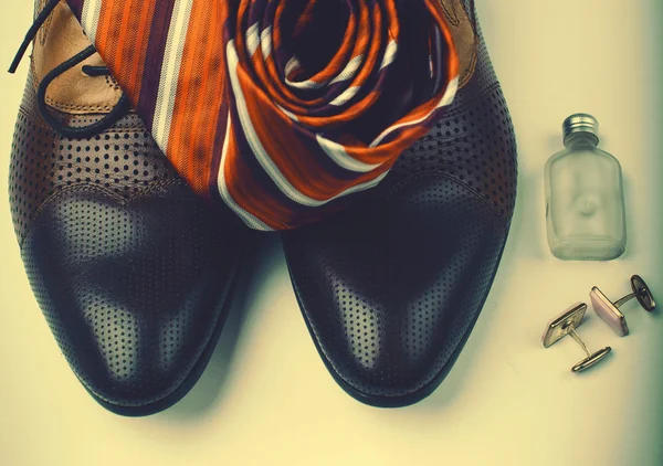 Ανδρικά αξεσουάρ. Παπούτσια και γραβάτα — Φωτογραφία Αρχείου