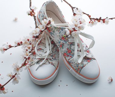 beyaz izole kadın lastikbotlar