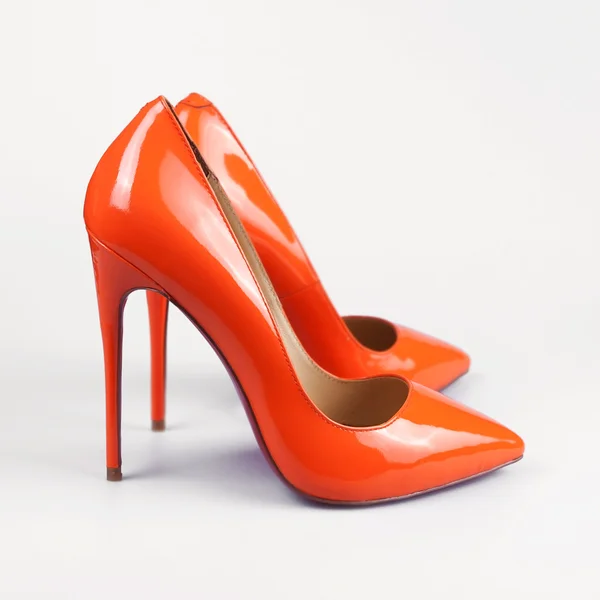 Arancione tacchi alti pompa scarpe — Foto Stock