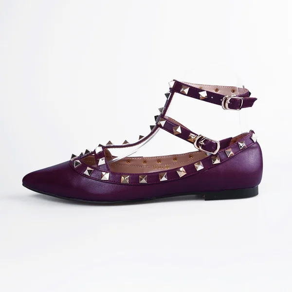 Sandalias de mujer violeta —  Fotos de Stock