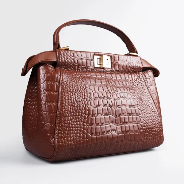 Kadın kahverengi deri çanta