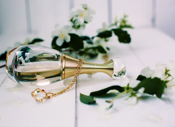 Parfüm ve Yasemin çiçek