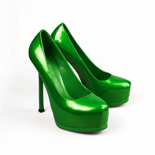 Vrouwelijke groene schoenen — Stockfoto