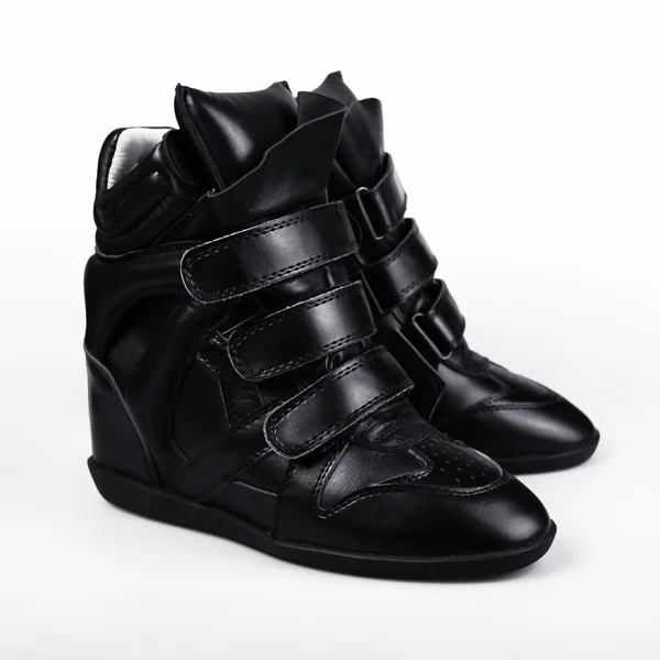 Design, fehér alapon fekete cipők. — Stock Fotó