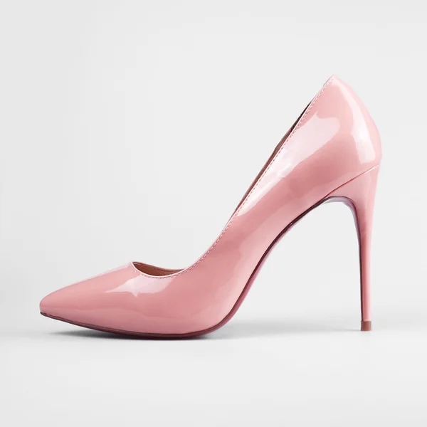 Par de zapatos de tacón de mujer rosa — Foto de Stock