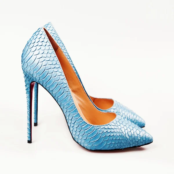 Μπλε Γυναικεία παπούτσια πάνω από λευκό — Φωτογραφία Αρχείου