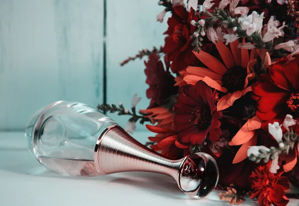 Perfume surrounded by fresh flower — Stock Photo, Image