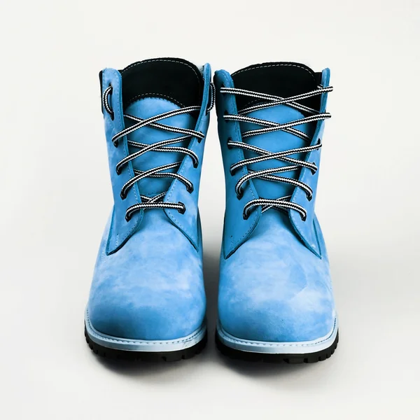 Botas de couro azul, sobre fundo branco — Fotografia de Stock