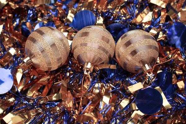 Boules Noël Reposent Sur Tinsel — Photo