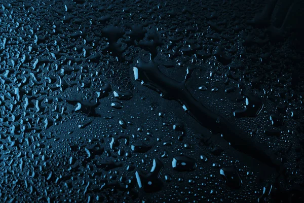 Gotas Una Superficie Azul Oscuro —  Fotos de Stock