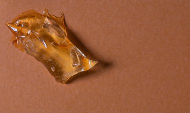 Sarı Sıvı Kozmetik Lekesi