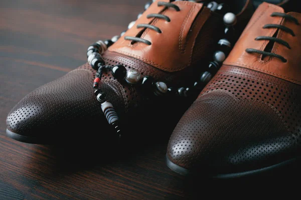 Zapatos Hombre Sobre Fondo Madera Marrón — Foto de Stock