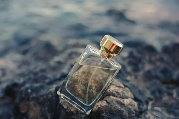 Mavi Denize Karşı Parfüm — Stok fotoğraf
