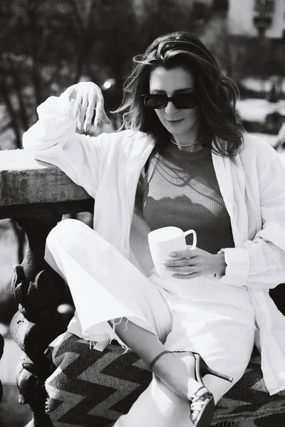 Black White Portrait Happy Fashion Woman White Clothes — Stock Photo, Image
