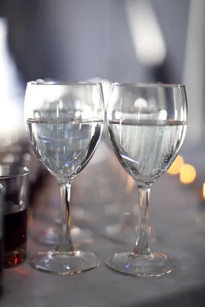 Дві склянки з водою — стокове фото