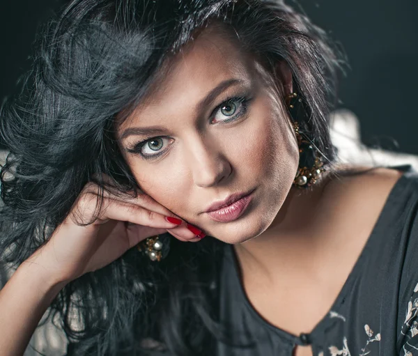 Portrait of beautiful brunette woman — Stock Photo, Image