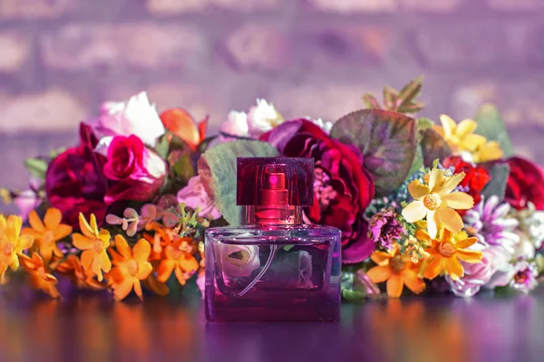 Women's perfume in beautiful bottle — Stock Photo, Image